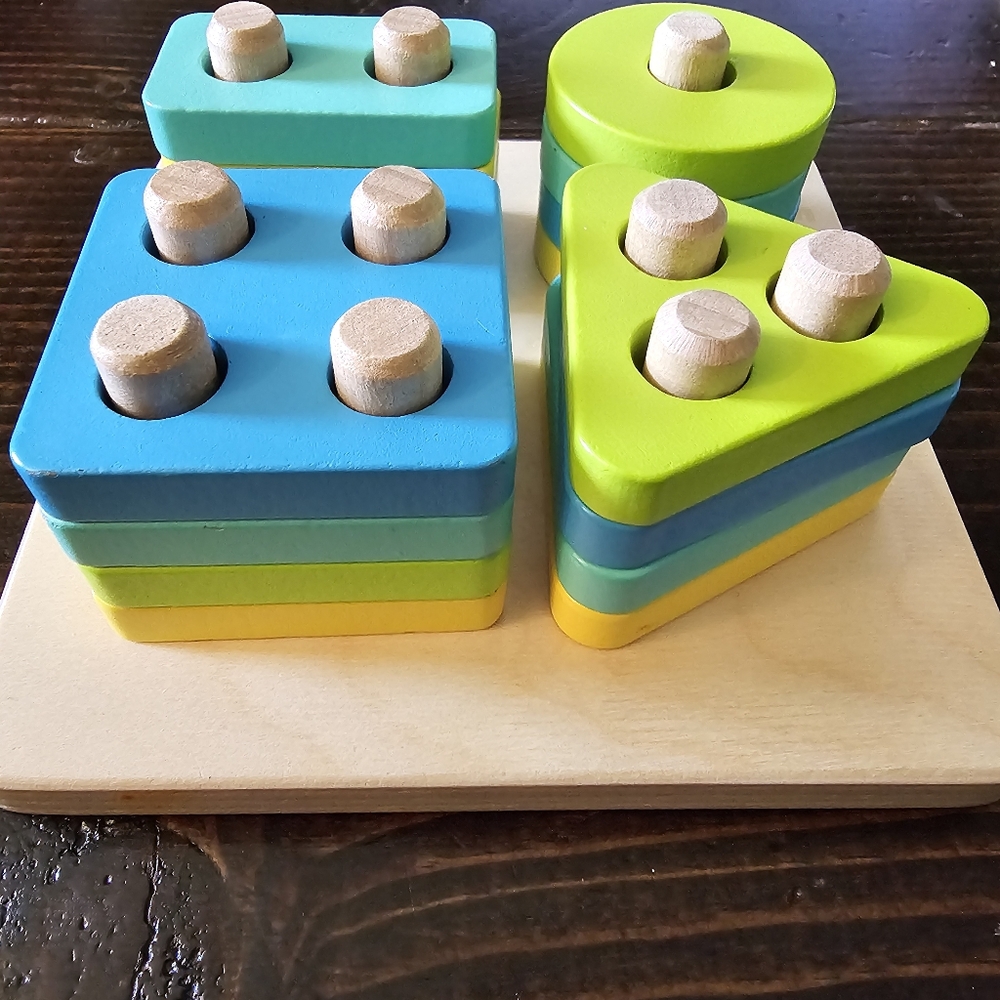 Sort & Stack Peg Puzzle - Picture 4 of 7